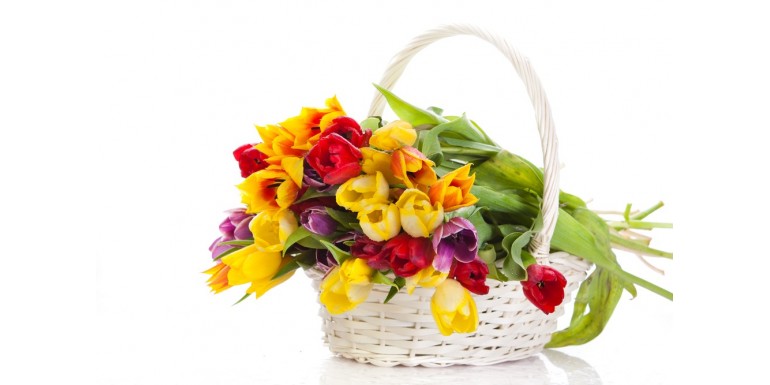 Cum sa realizezi un cos facut manual cu flori artificiale pentru Dragobete