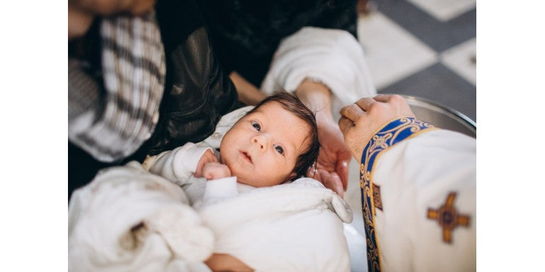 Cele mai interesante obiceiuri de botez in Romania