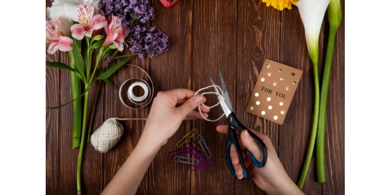 4 modalitati de a ambala elegant un buchet de flori