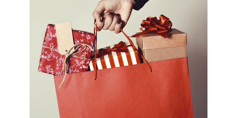 Cum alegi cel mai bun ambalaj pentru cadouri: pungi hartie, cutie sau hartie de impachetat?