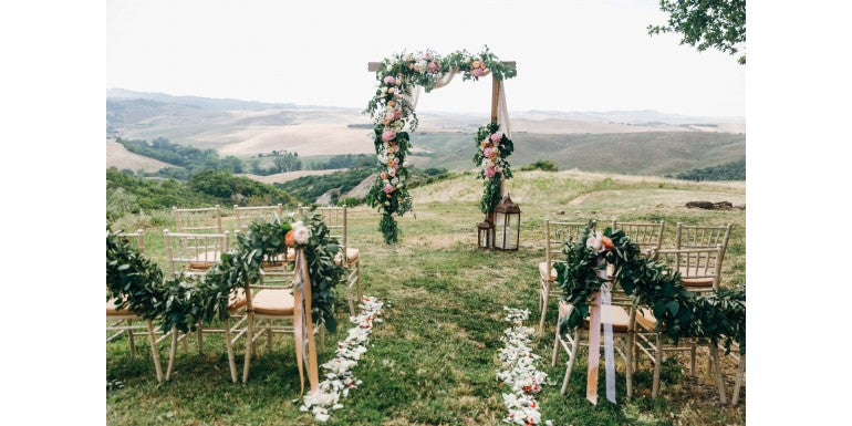 5 motive pentru care să alegi un panou floral pentru nuntă