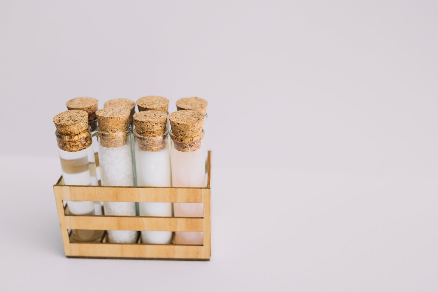 <strong>Idei creative de decor sau de marturii cu sticlute cu dop de pluta</strong> 