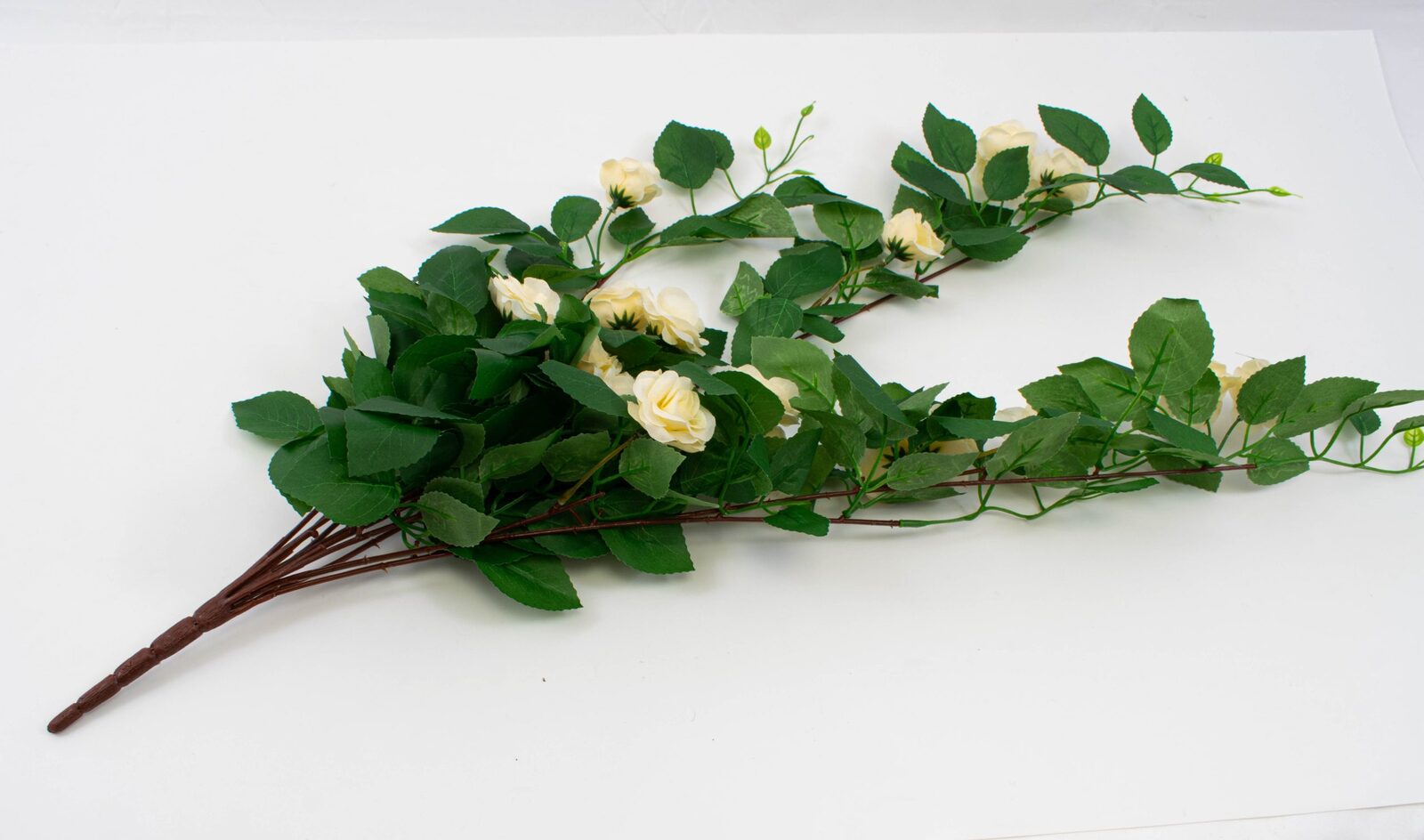 buchet-trandafiri-pentru-jardiniera-crem