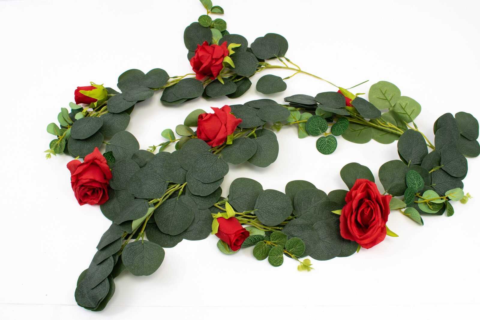 ghirlanda-eucalipt-cu-trandafiri-rosu