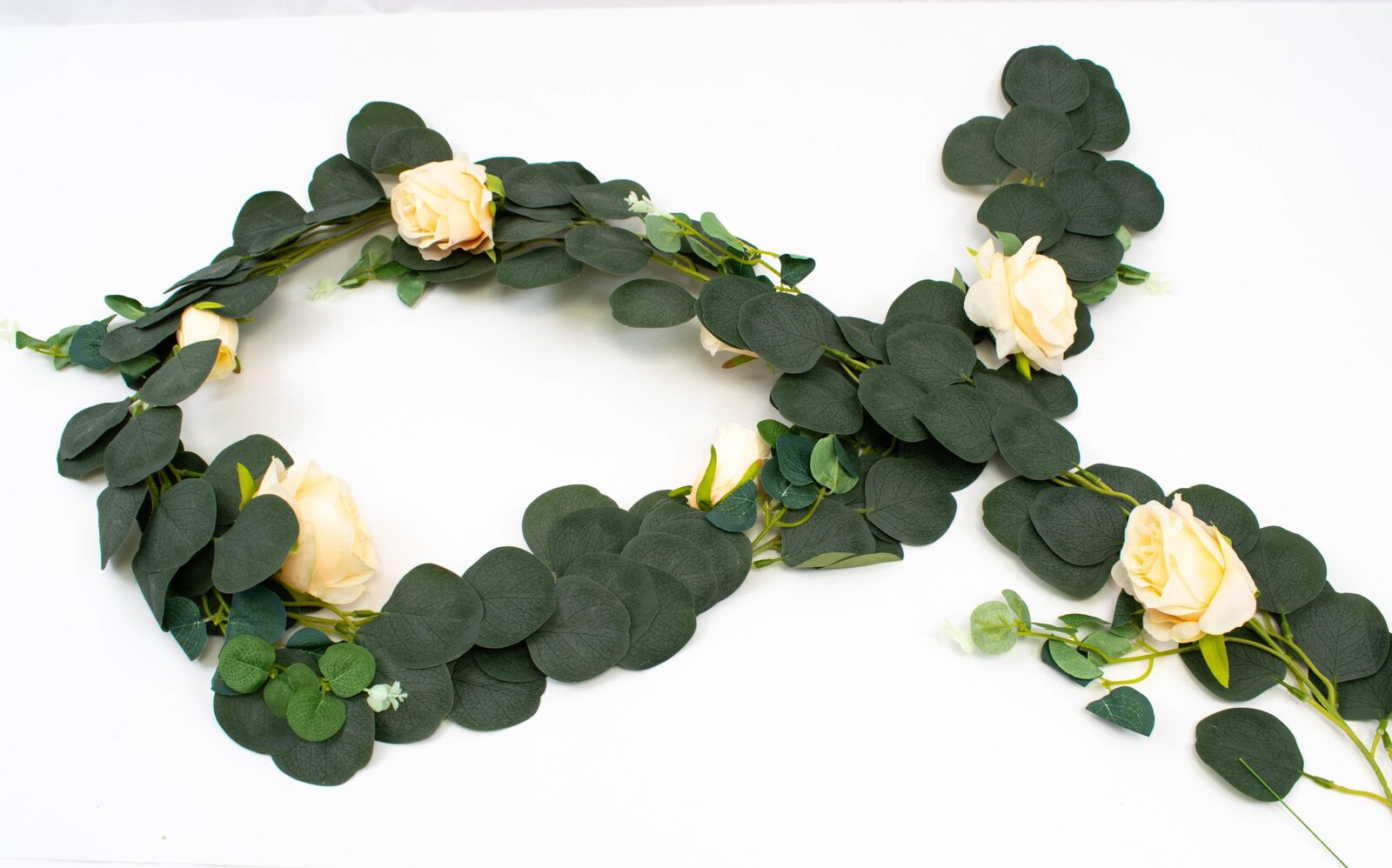 ghirlanda-eucalipt-cu-trandafiri-somon