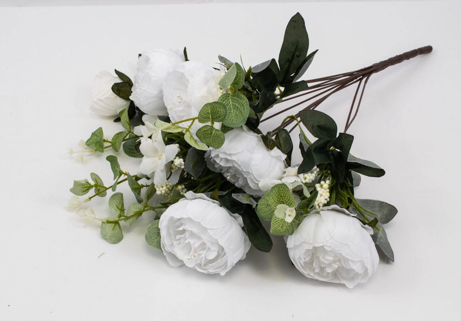 flori-artificiale-buchet-5-bujori-1-boboc-5-eucalipt-alb-pur