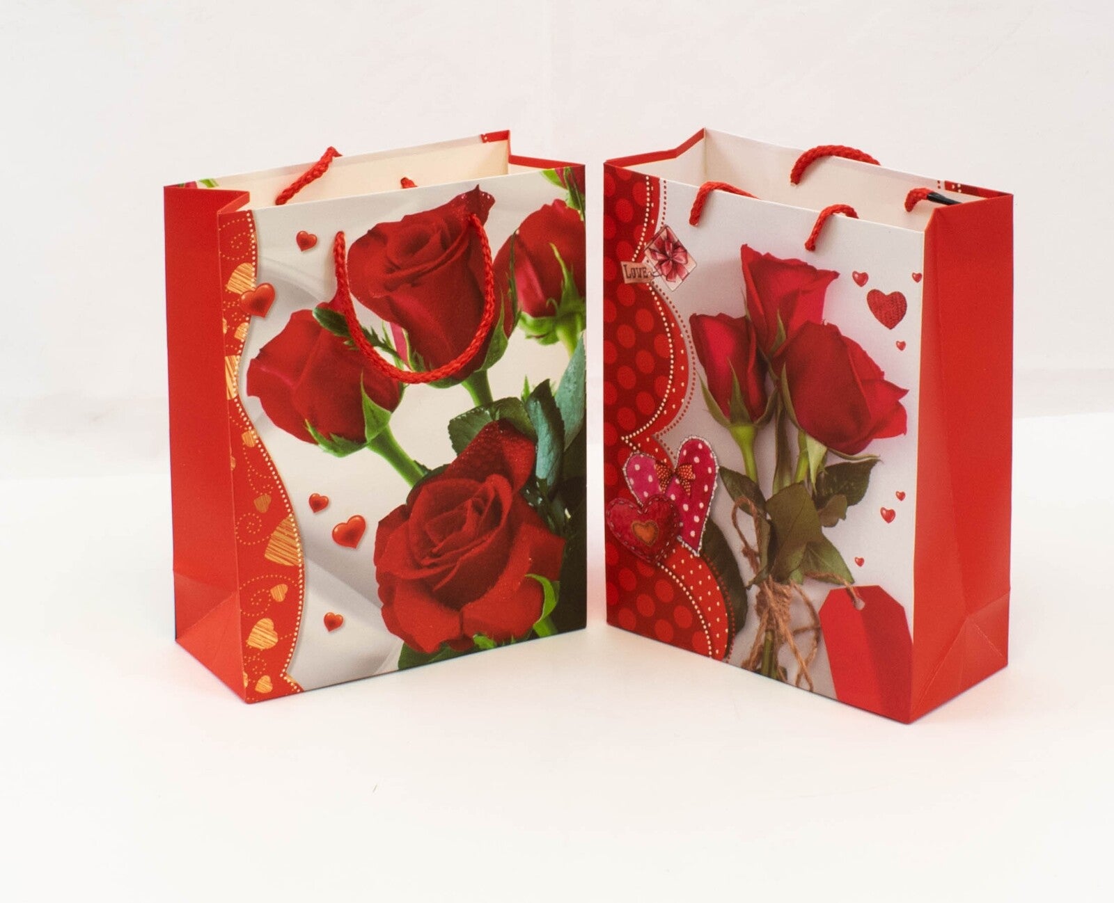 pungi-cadou-trandafiri-rosu-pe-o-parte-18x23x8cm-12set