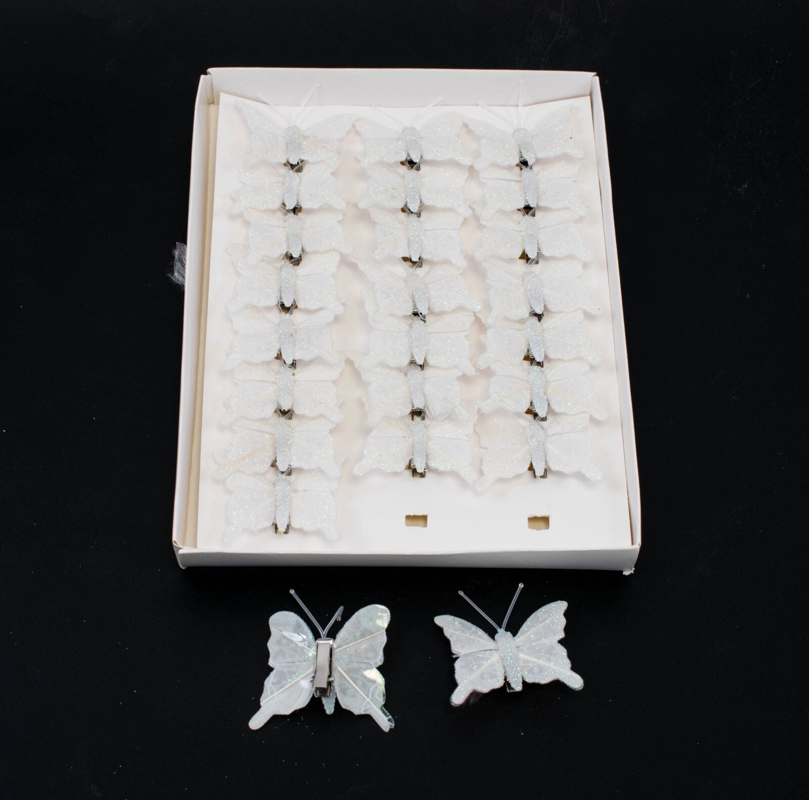 fluturi-pene-coada-lunga-sclipici-albi-24set