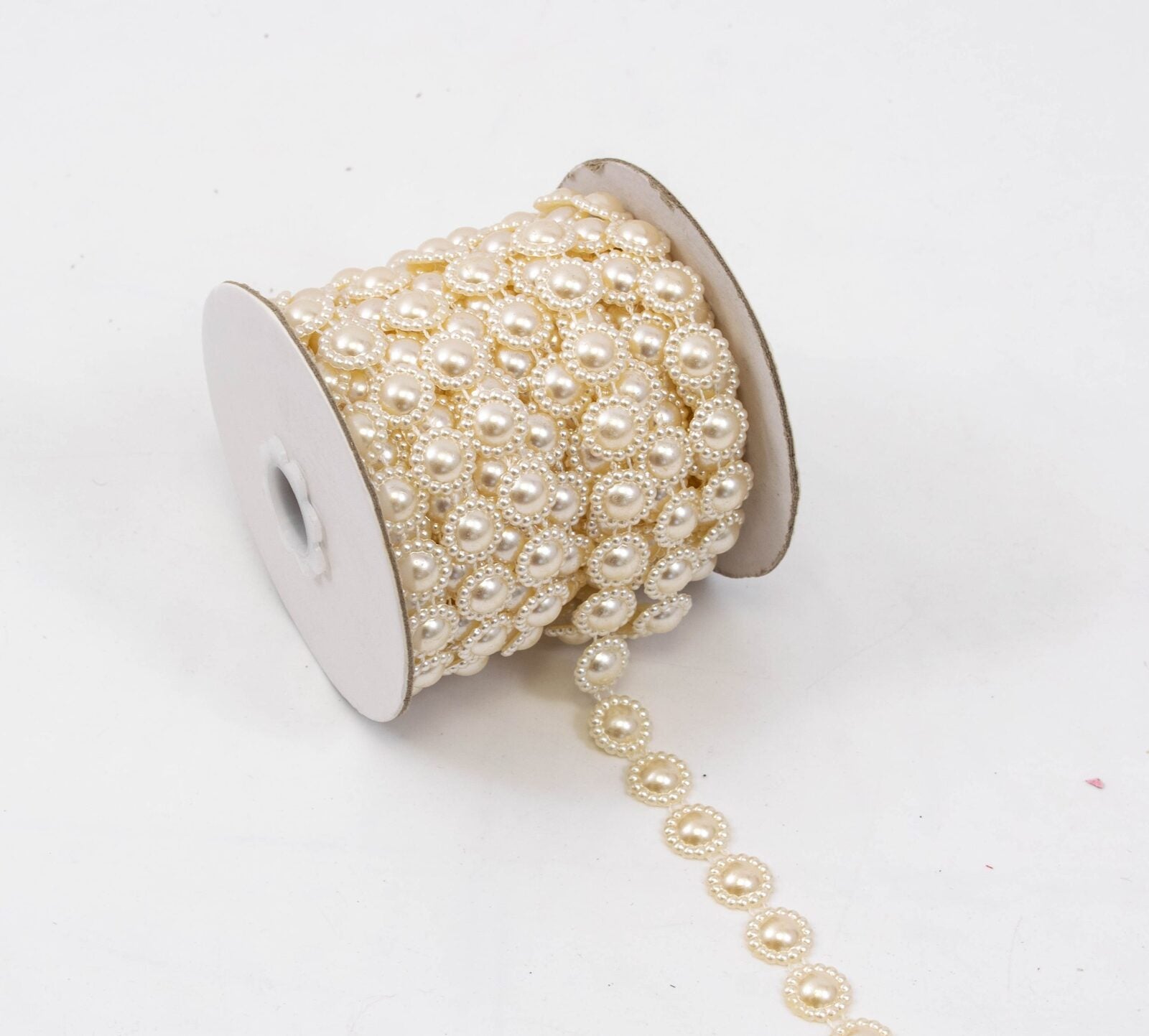 margele-pe-rola-plastic-rotunde-crem