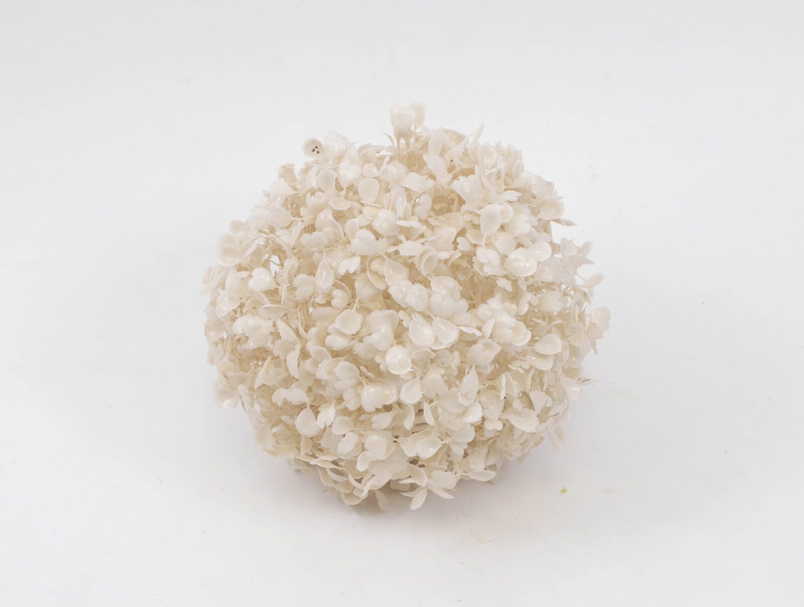 sfera-frunze-artificiale-bucsus-18cm-alb