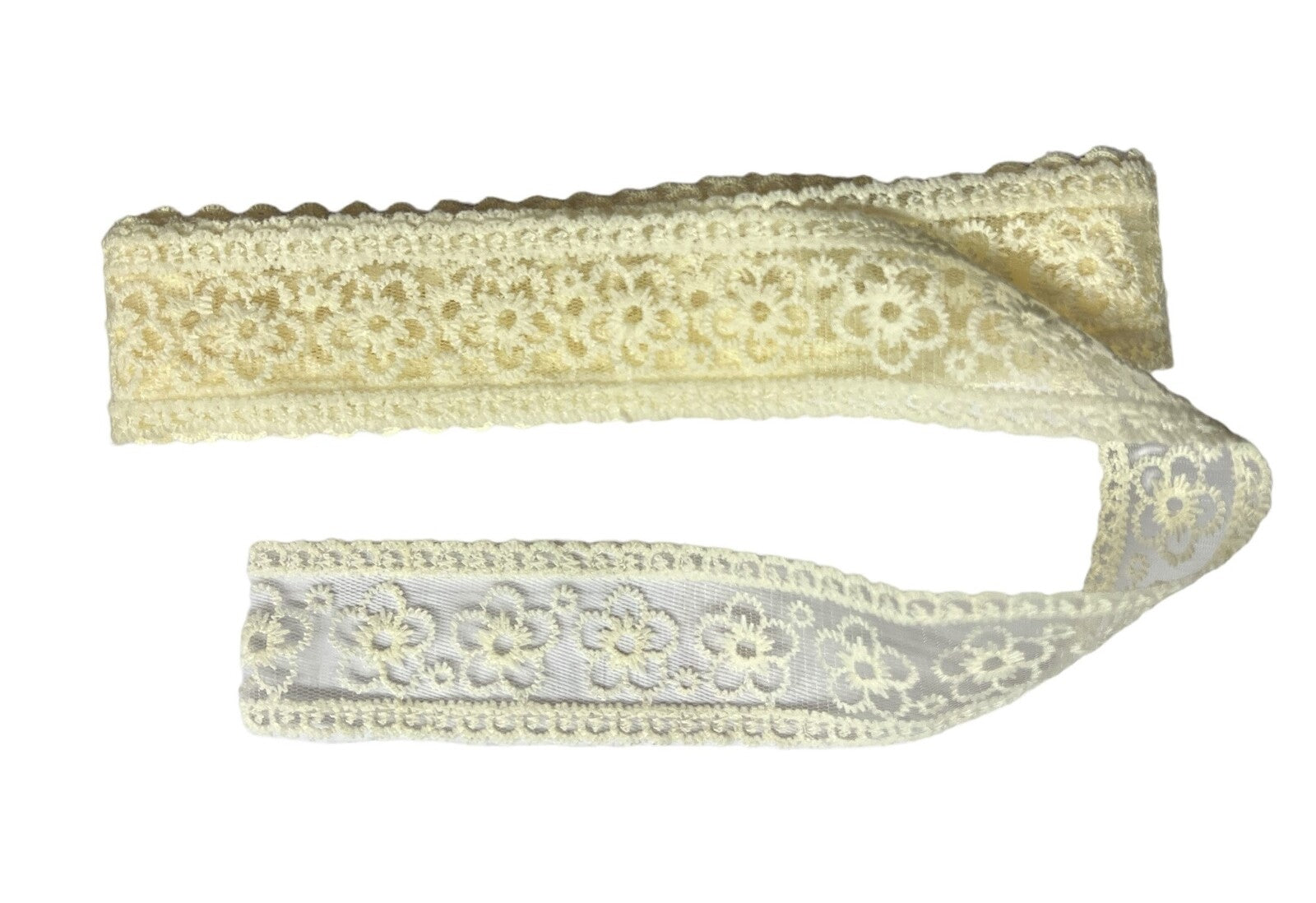 panglica-organza-brodata-cu-un-rand-de-flori-crem