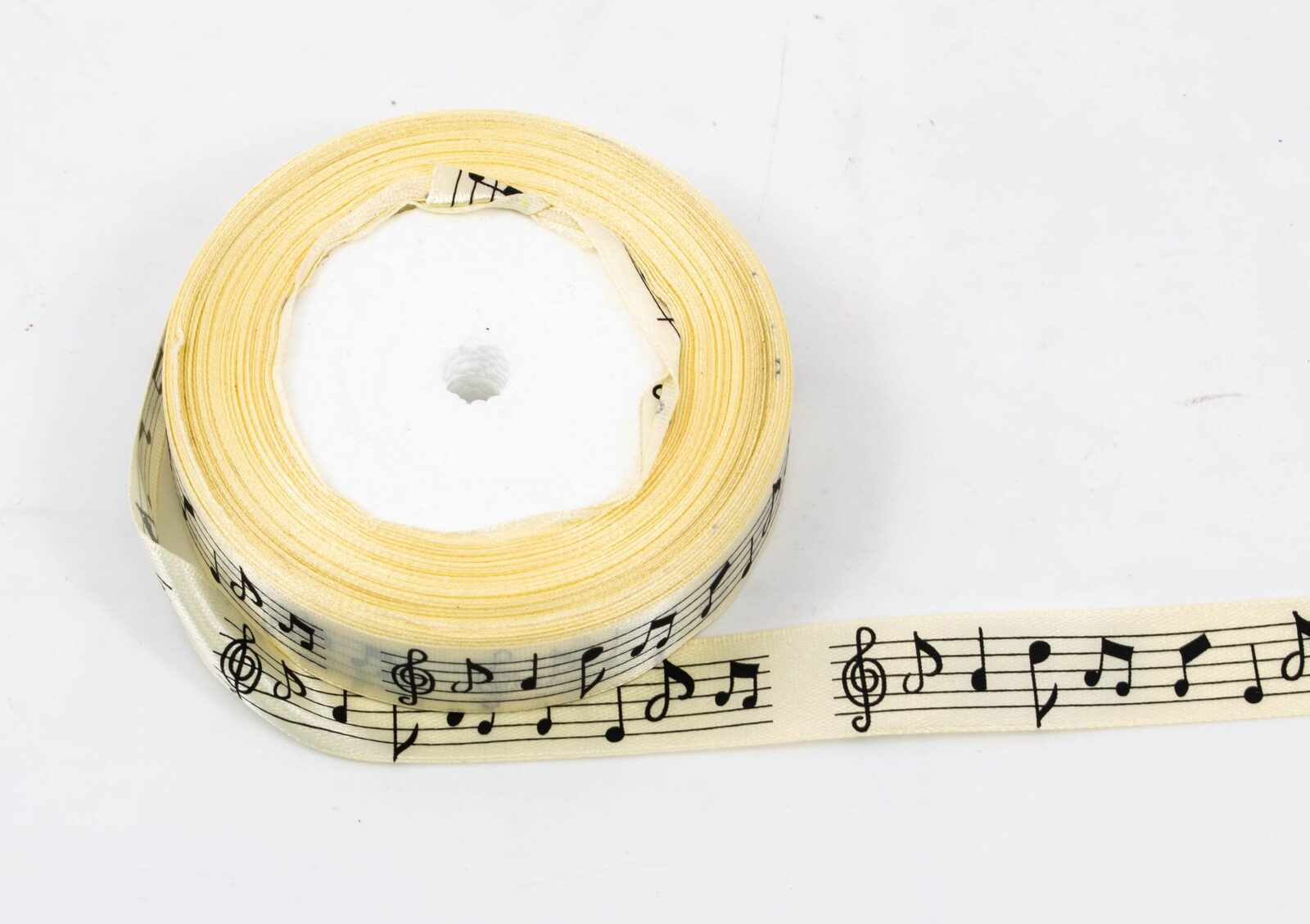 panglica-saten-note-muzicale-2cm-crem