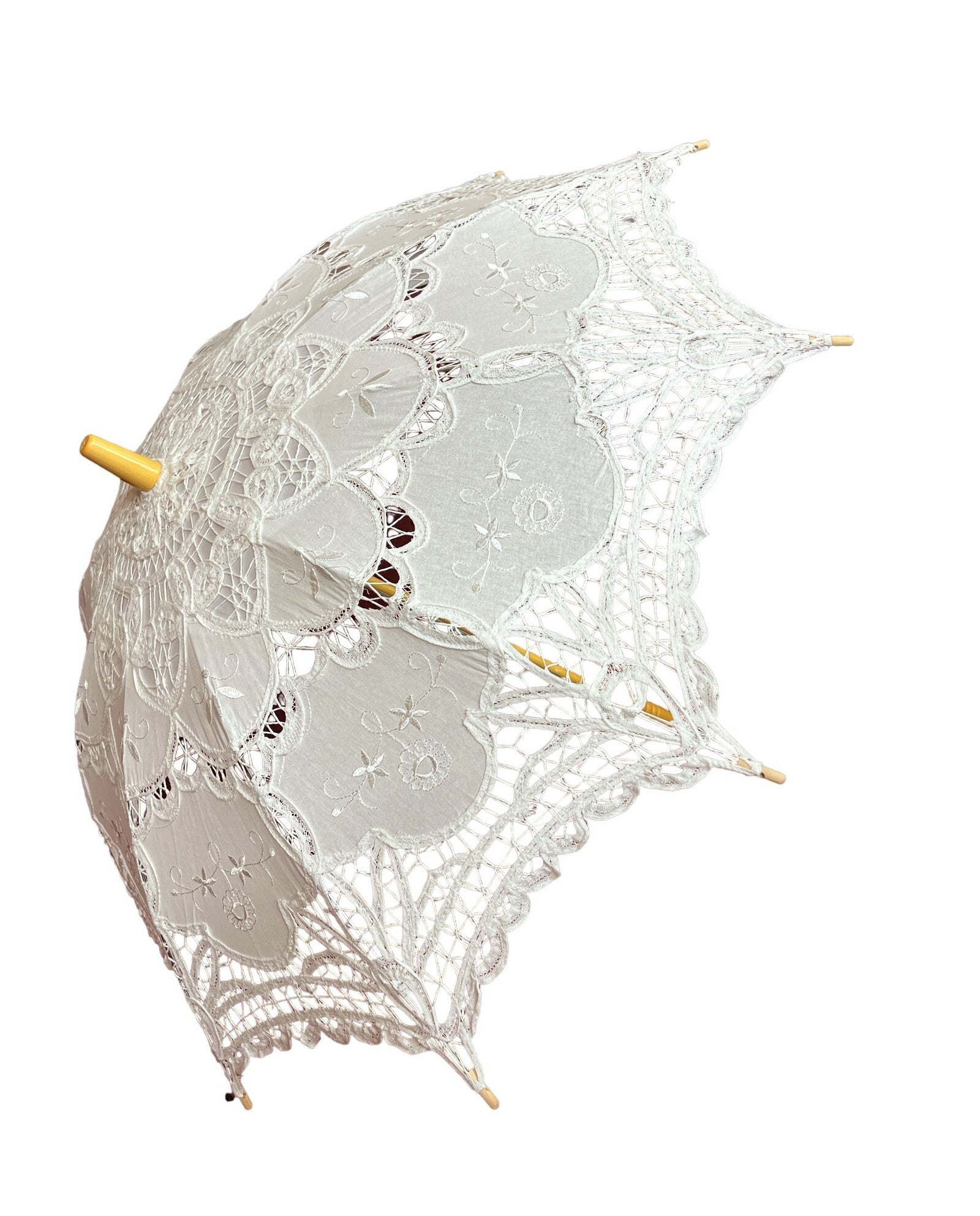 umbrela-textil-brodat-pentru-mirese-crem