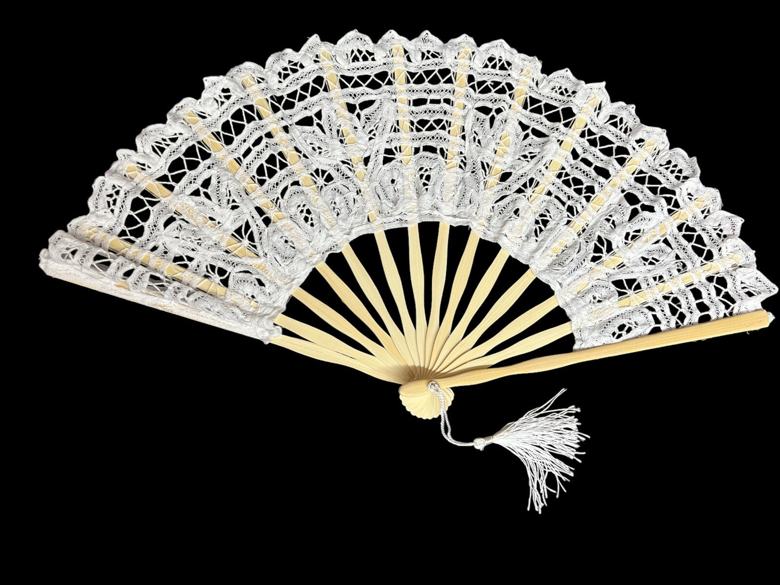 evantai-textil-brodat-crem