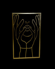 tablou-metal-decorativ-fata-in-maini