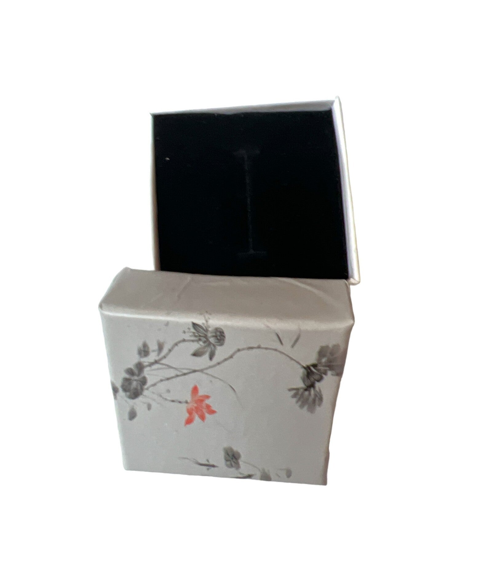 cutie-carton-pentru-inel-patrata-5x5cm-24set-alb-flori