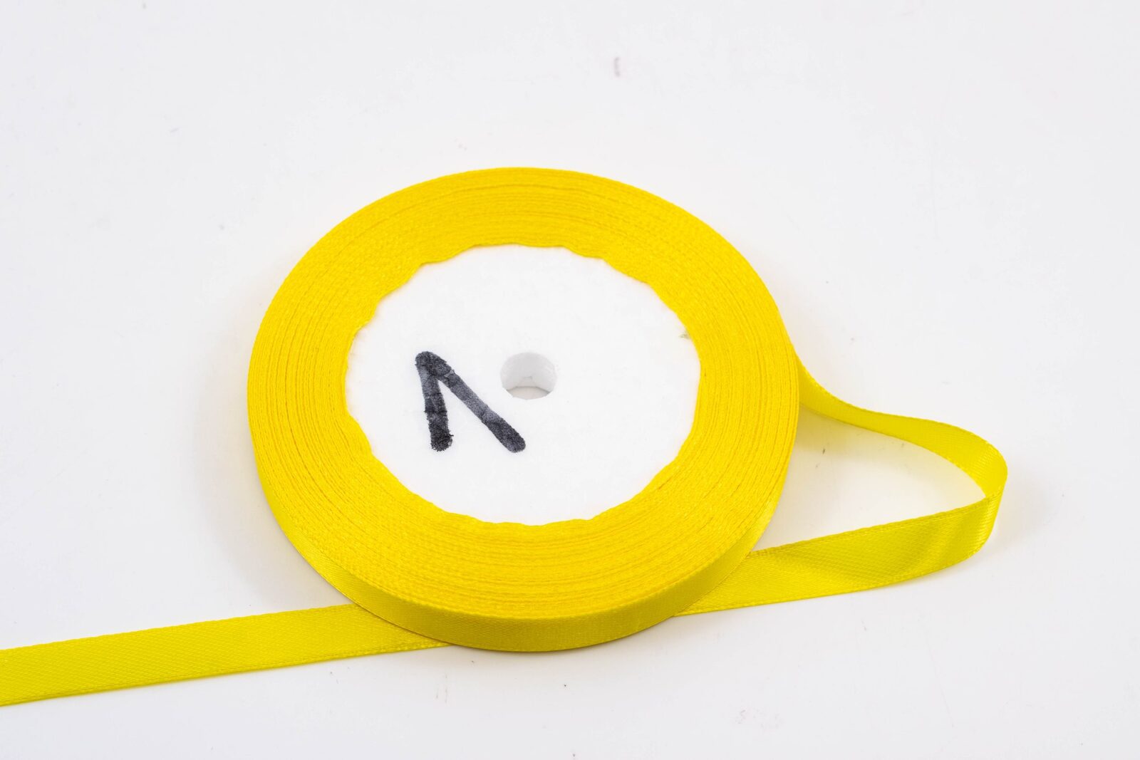 panglica-satin-1cm22m-galben015