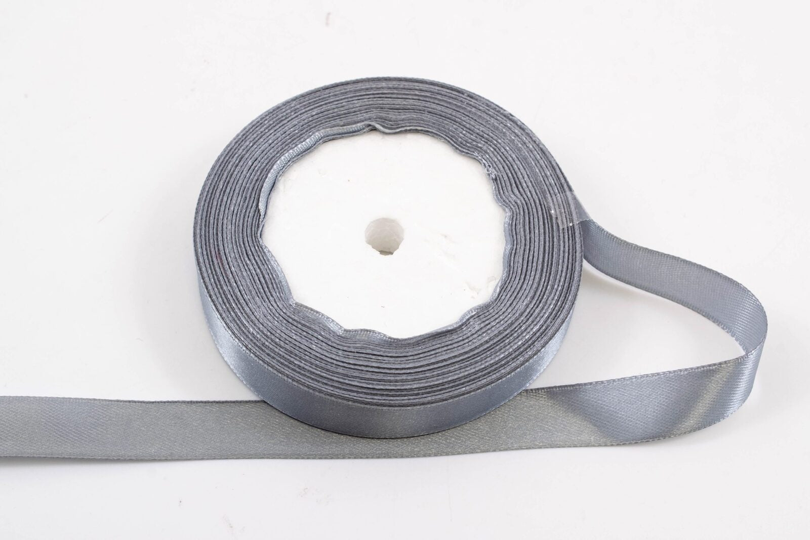 panglica-satin-15cm22m-gri-deschis-059