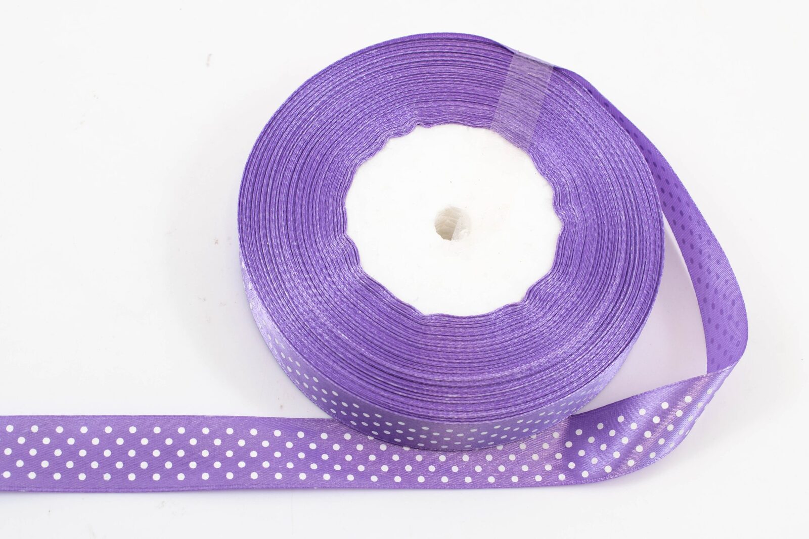 panglica-satin-cu-buline-2cm45m-mov-deschis