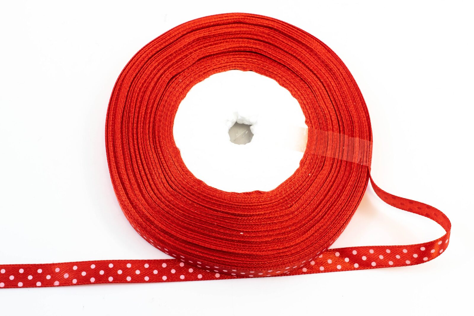 panglica-satin-cu-buline-1cm45m-rosu