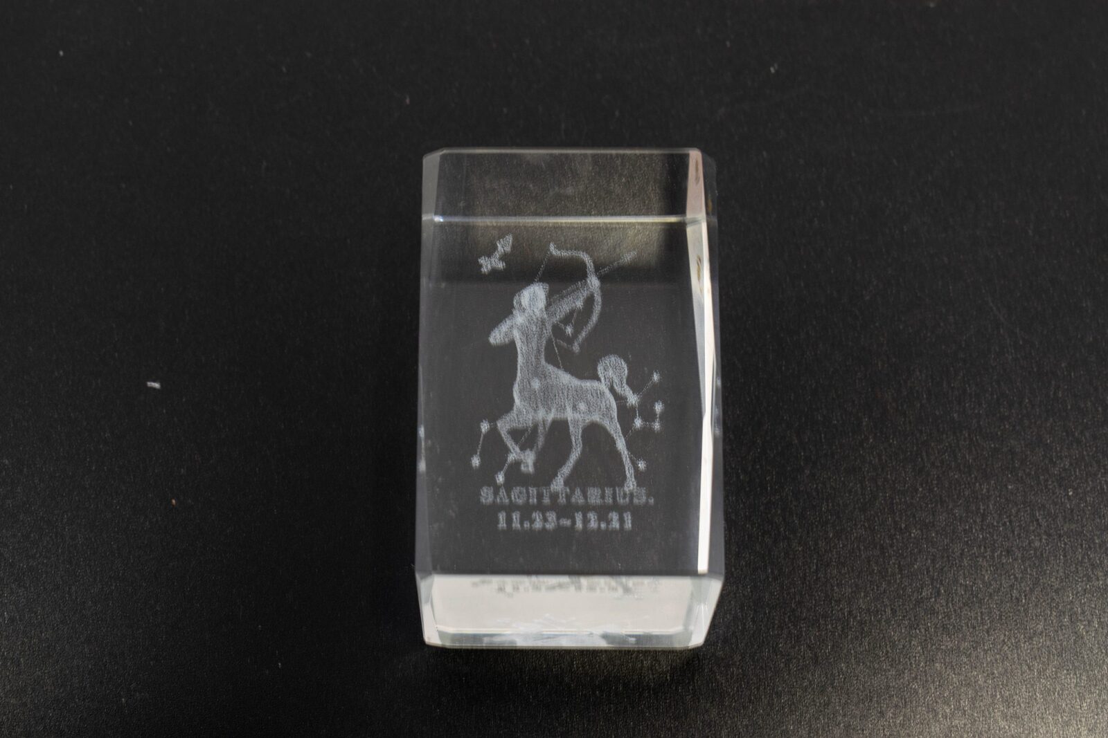 cub-de-sticla-cu-zodia-sagetator-h6cm