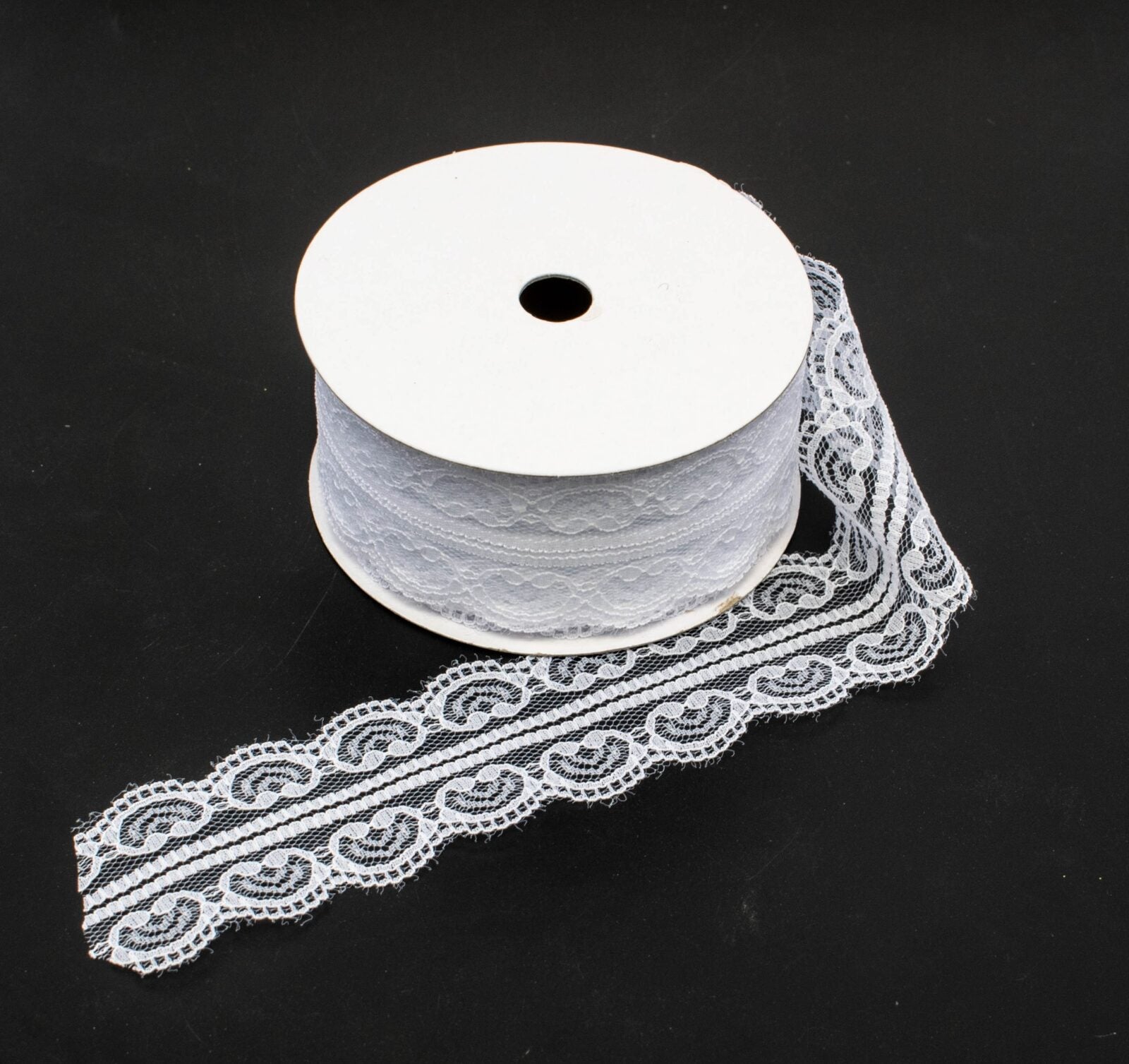 panglica-dantela-inimi-5cm-25-yard-alb