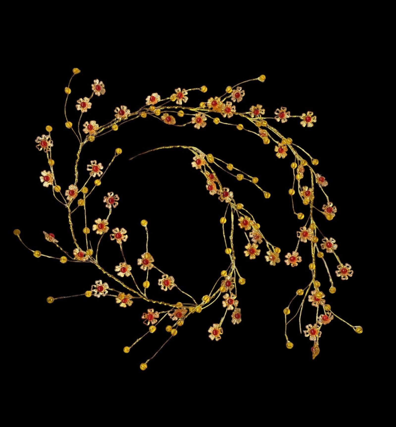 lant-sarma-cu-margele-plastic-si-flori-coniac-deschis