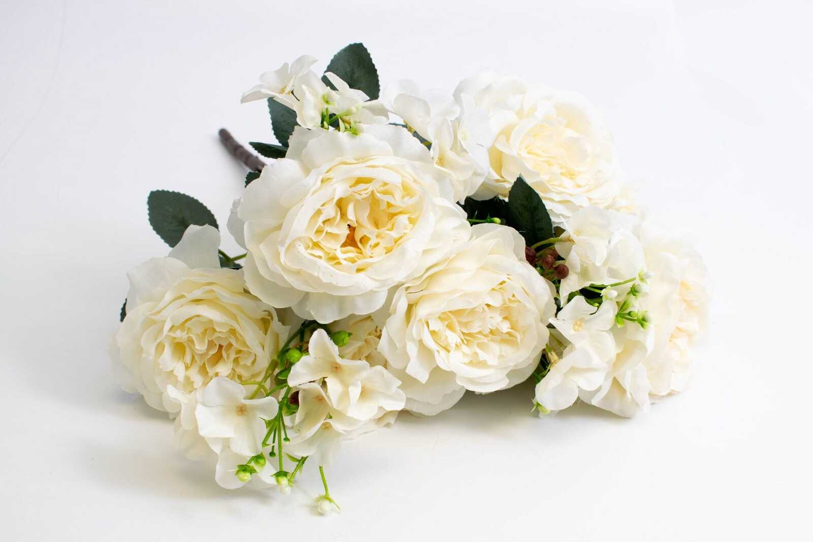 flori-artificiale-buchet-7-trandafiri-cu-4-hortensii-alb