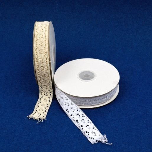 panglica-dantela-crosetata-flori-mijloc-2cm95m