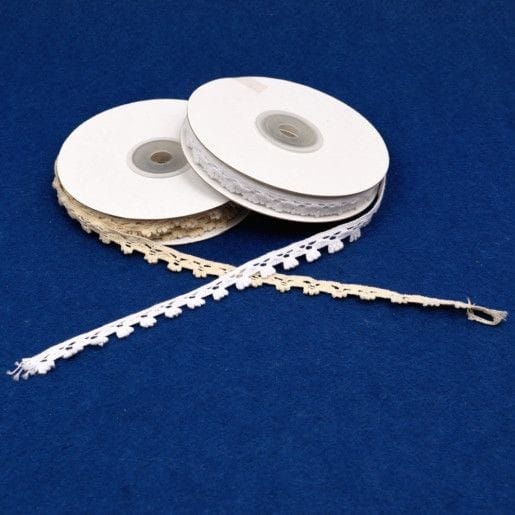 panglica-dantela-crosetata-o-margine-dreapta-1cm95m