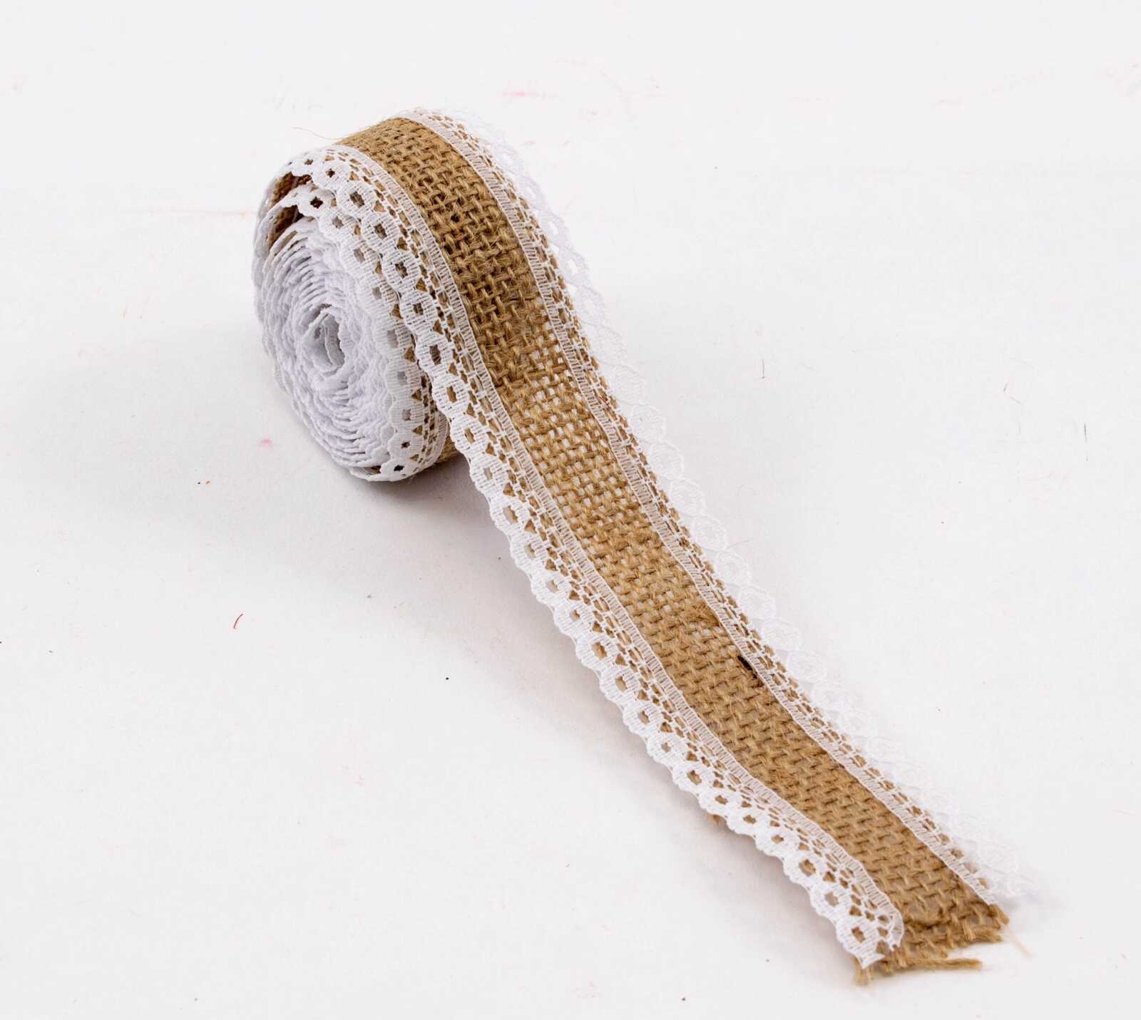 panglica-iuta-cu-dantela-pe-margini-3cm2m