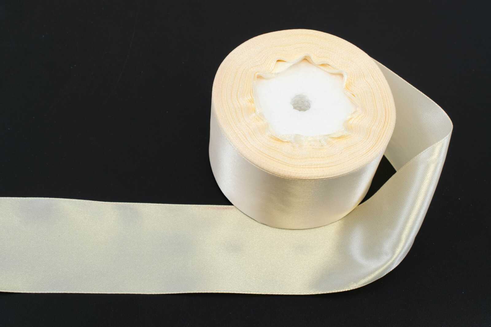 panglica-satin-5cm22m-crem-deschis-008