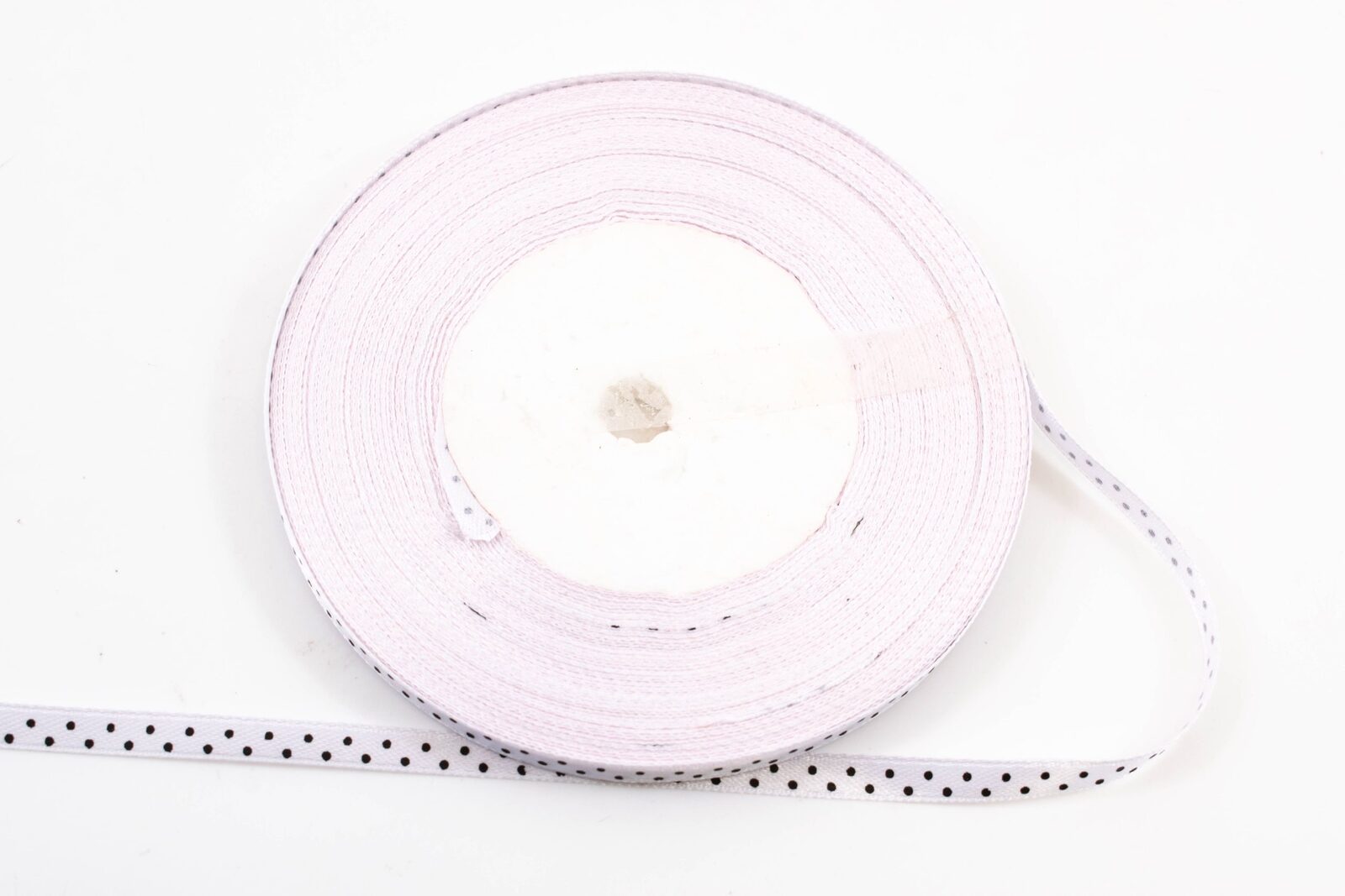 panglica-satin-cu-buline-06cm45m-alb