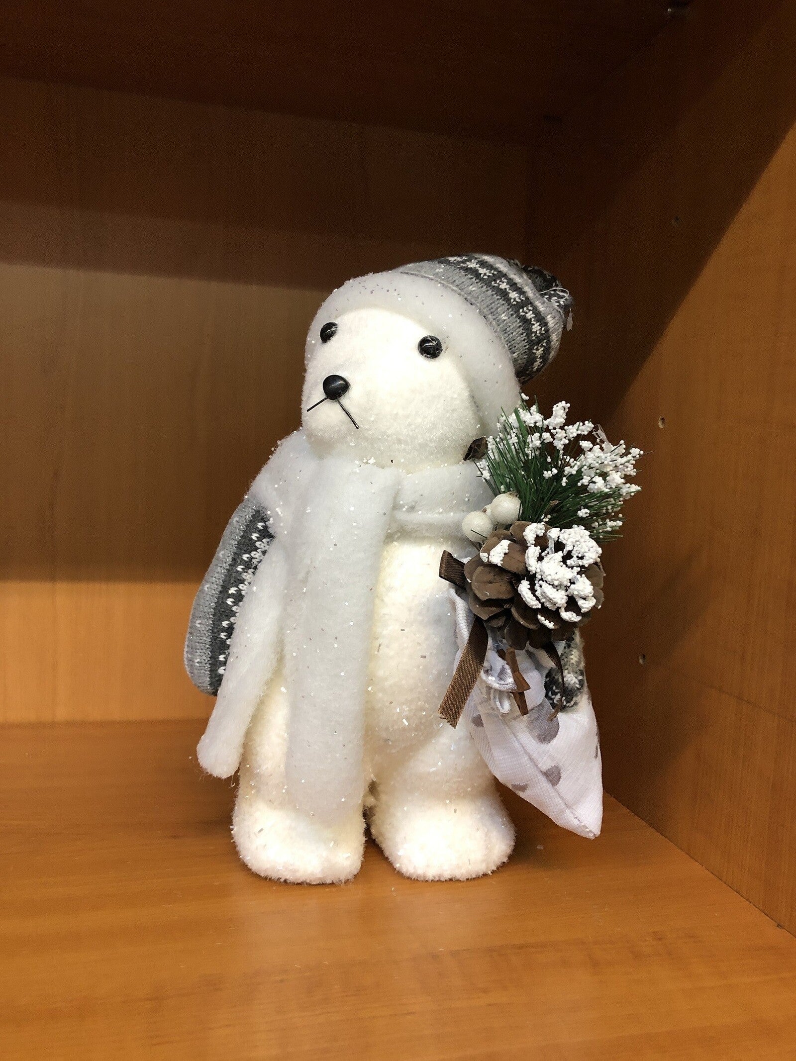 ornament-de-craciun-ursulut-cu-fes-gri-alb