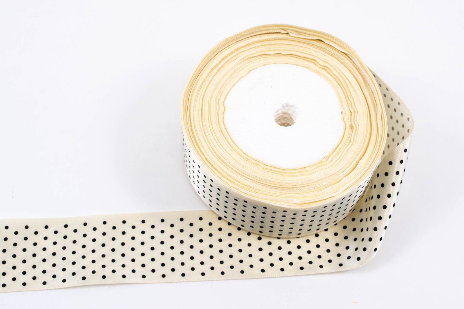 panglica-satin-cu-10-buline-4-cm22m-crem