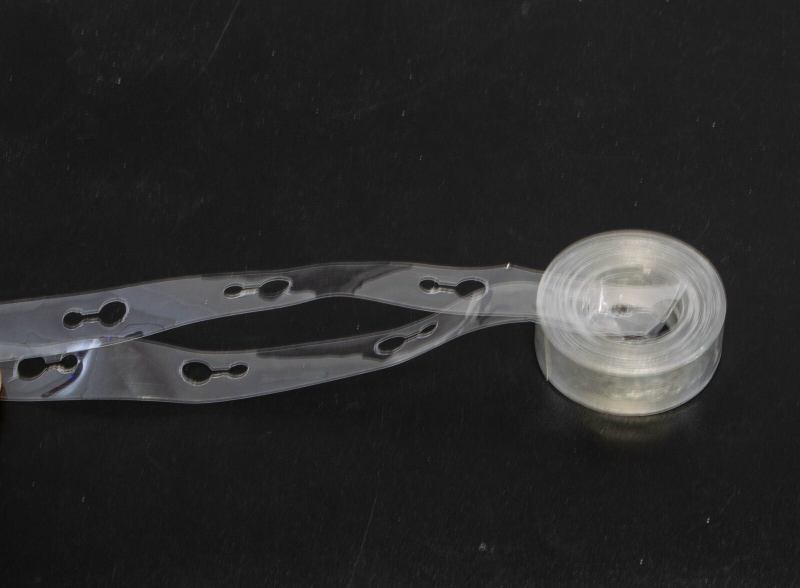 banda-plastic-pentru-baloane