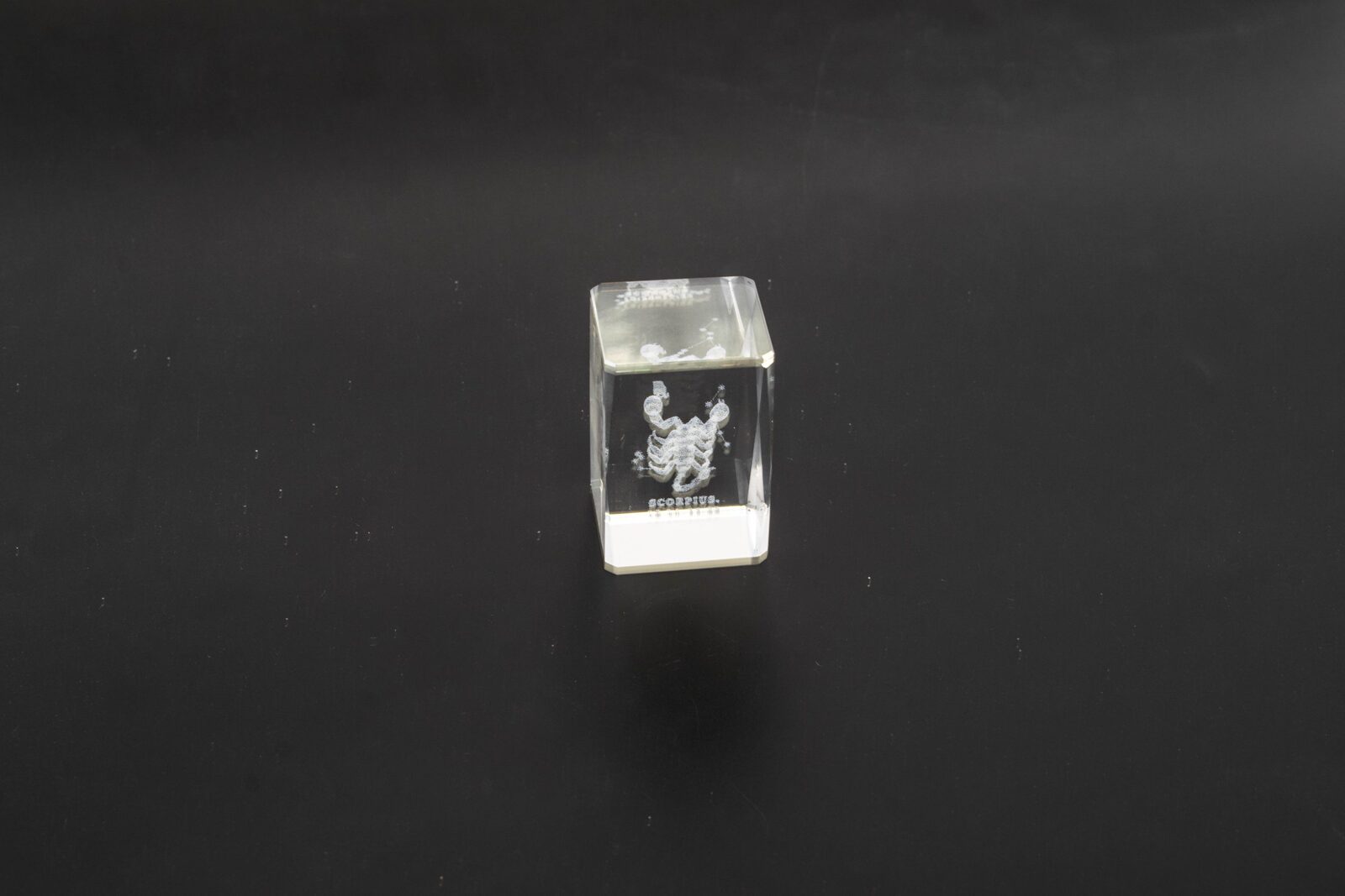 cub-de-sticla-cu-zodia-scorpion-h43cm