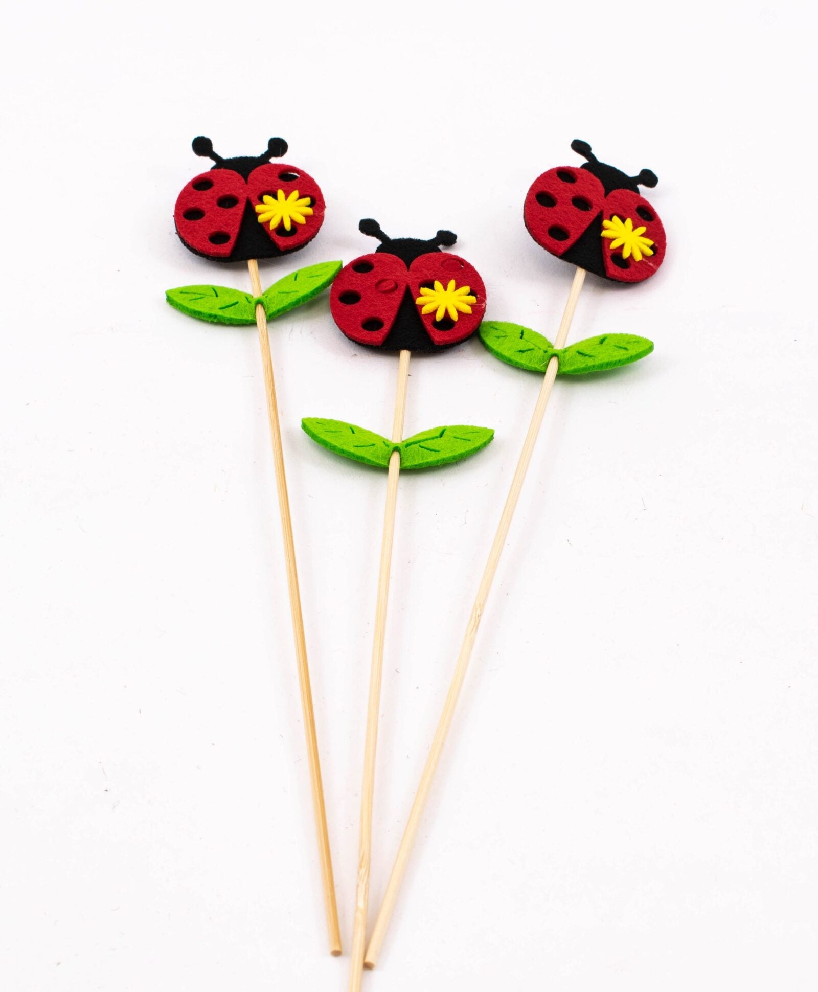 ornament-textil-cu-bat-12set-buburuza-frunze