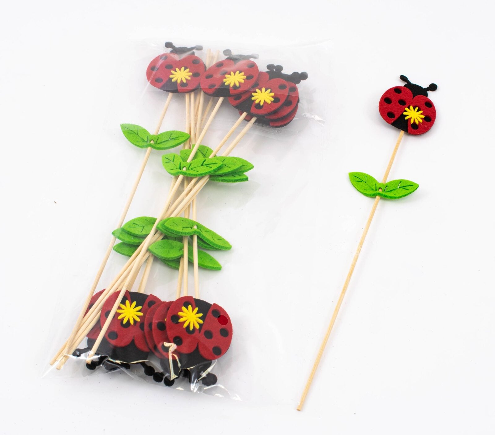 ornament-textil-cu-bat-12set-buburuza-frunze