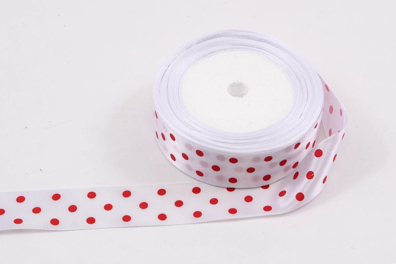 panglica-satin-cu-3-buline-25-cm22m-alb-buline-rosii