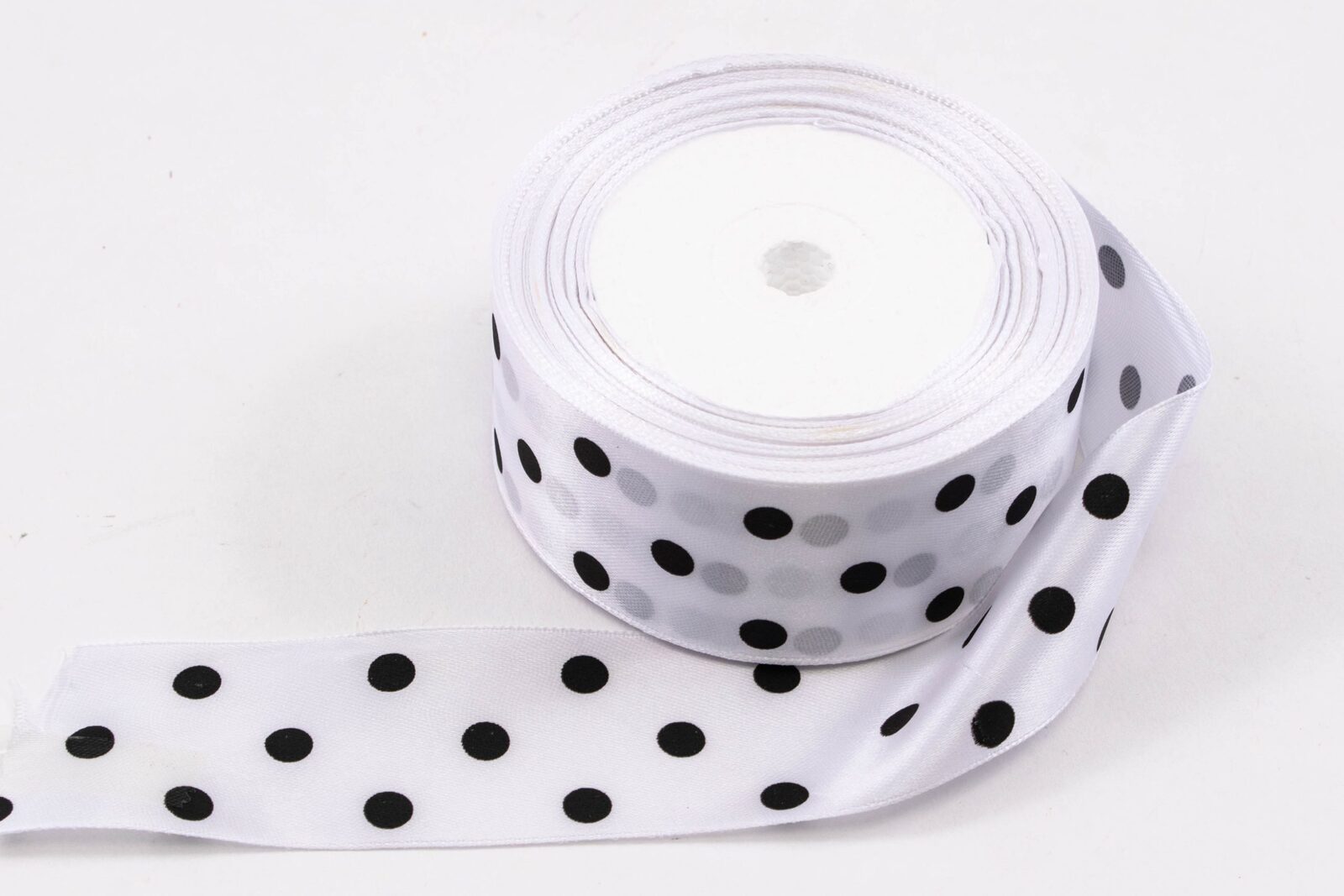 panglica-satin-cu-3-buline-4-cm22m-alb-buline-negre