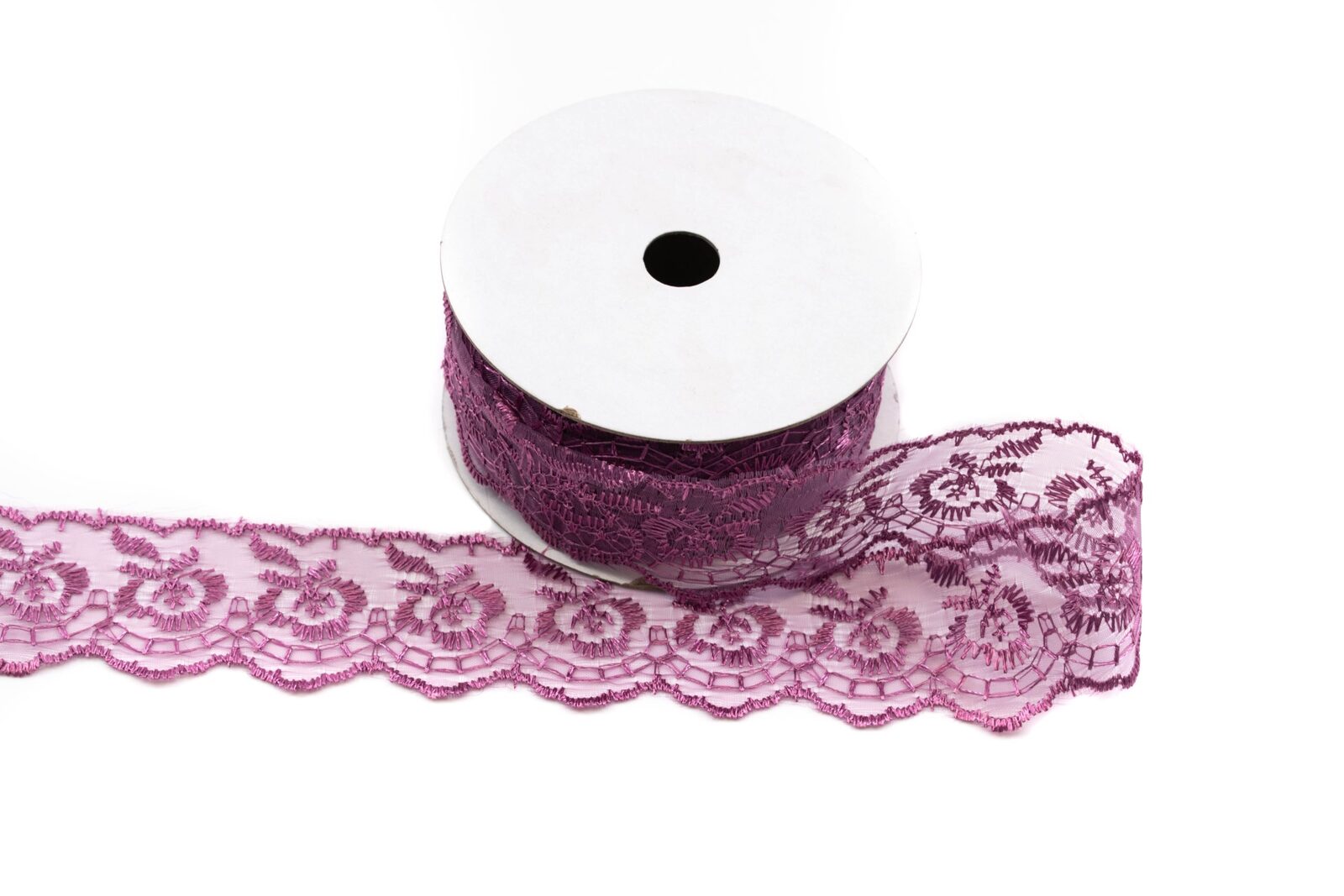 panglica-dantela-brodata-4cm-9m-lila