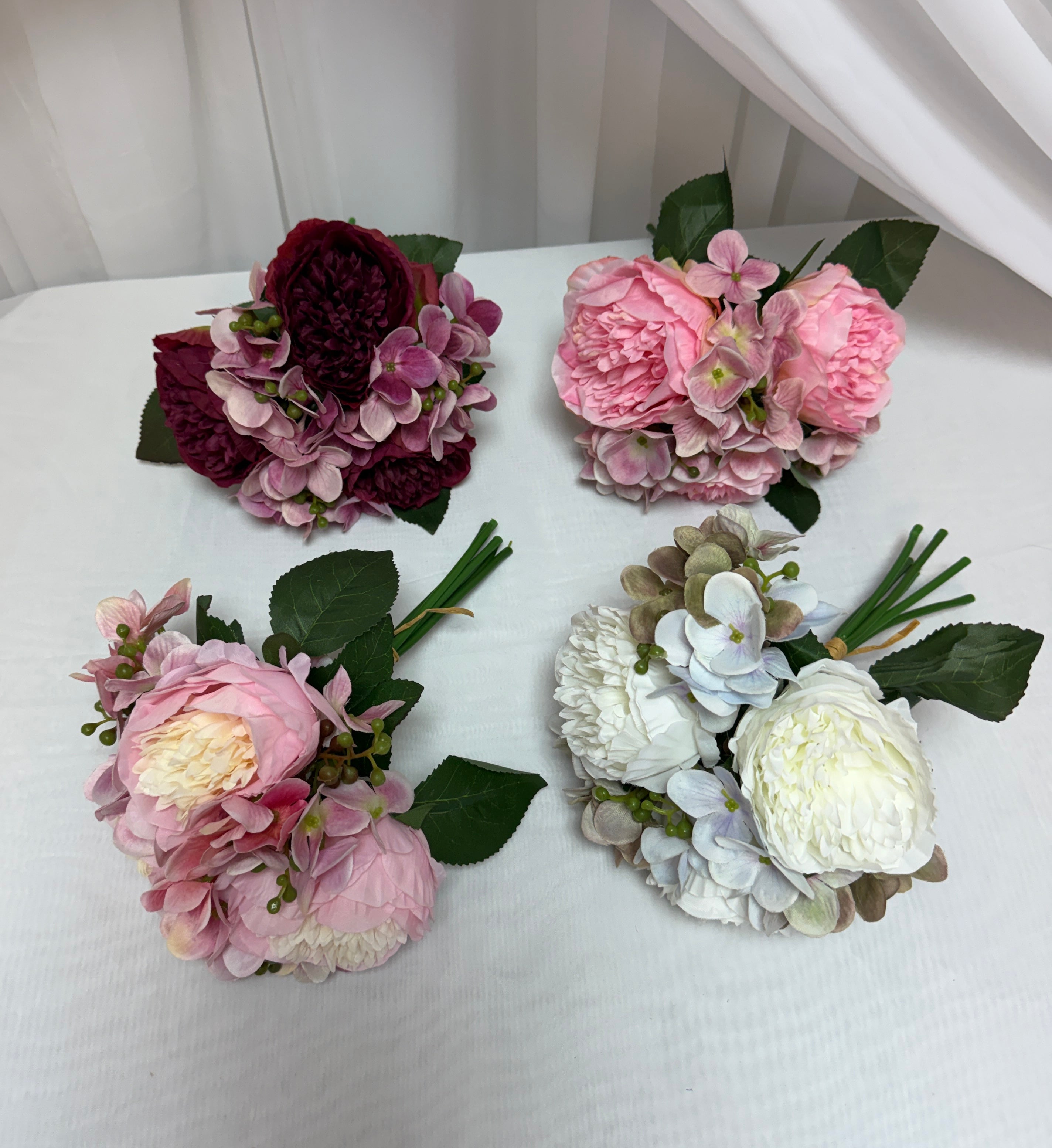 Buchet 3 Bujori Cu Hortensie Legati