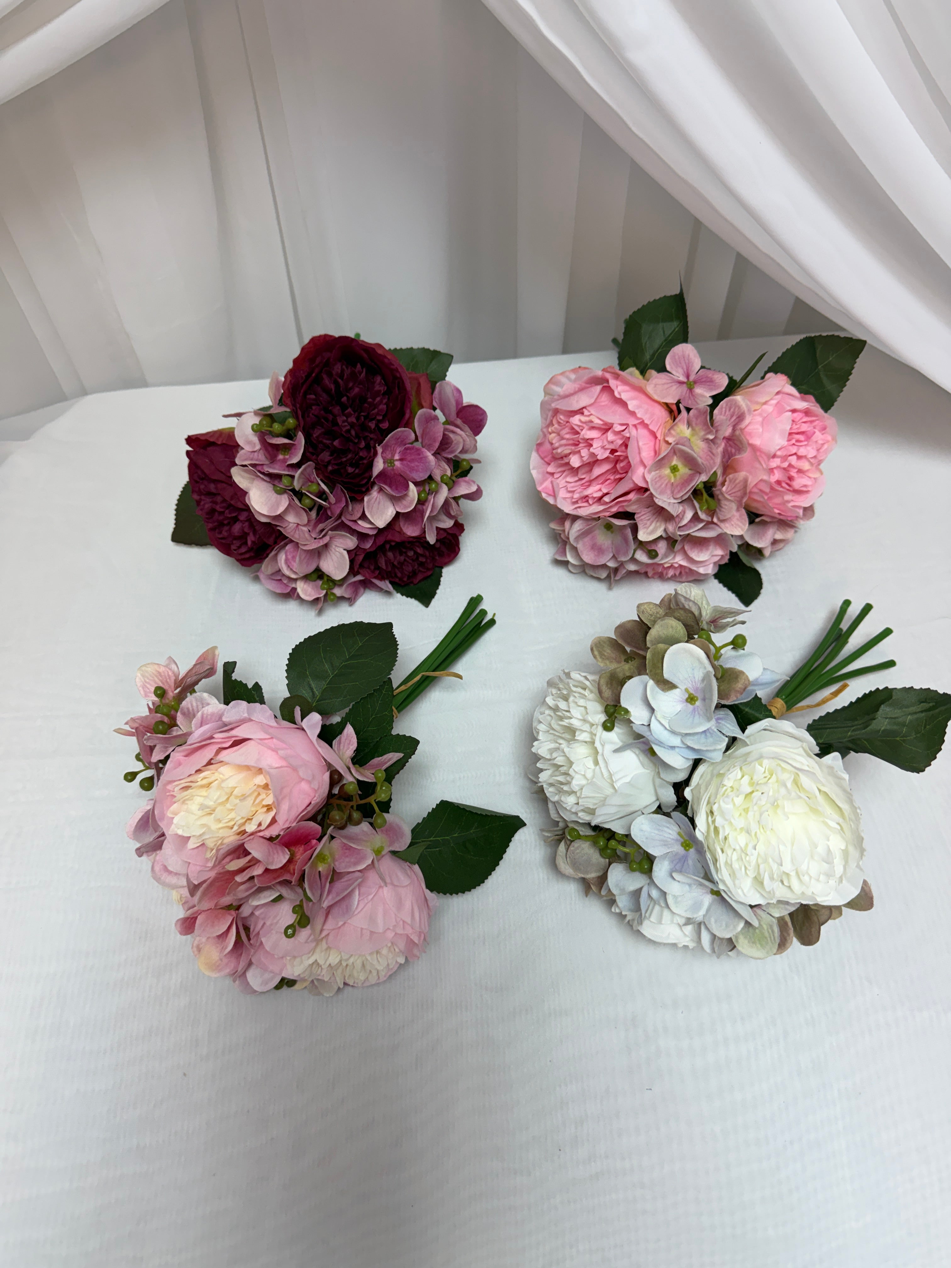 Buchet 3 Bujori Cu Hortensie Legati