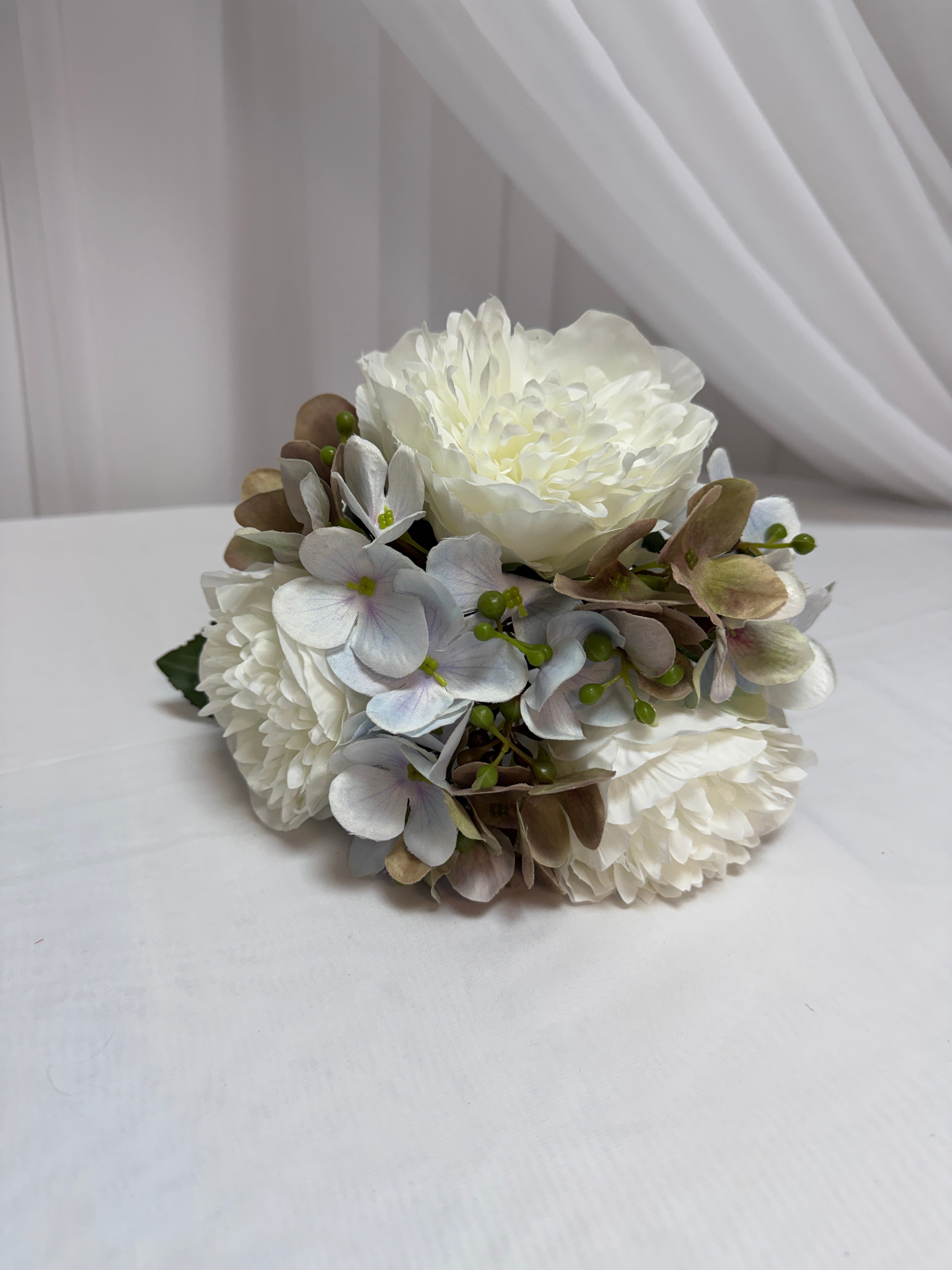 Buchet 3 Bujori Cu Hortensie Legati