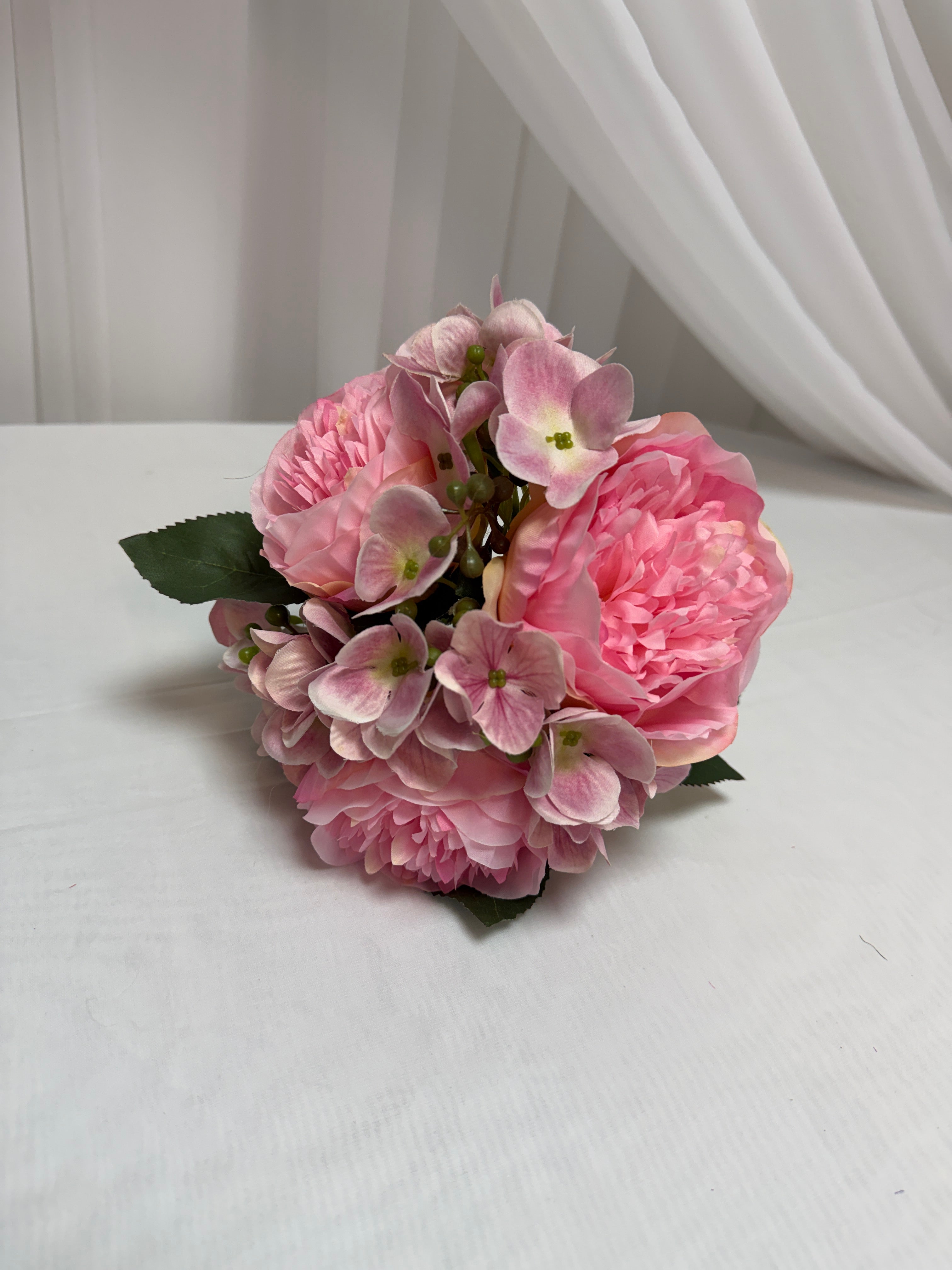 Buchet 3 Bujori Cu Hortensie Legati