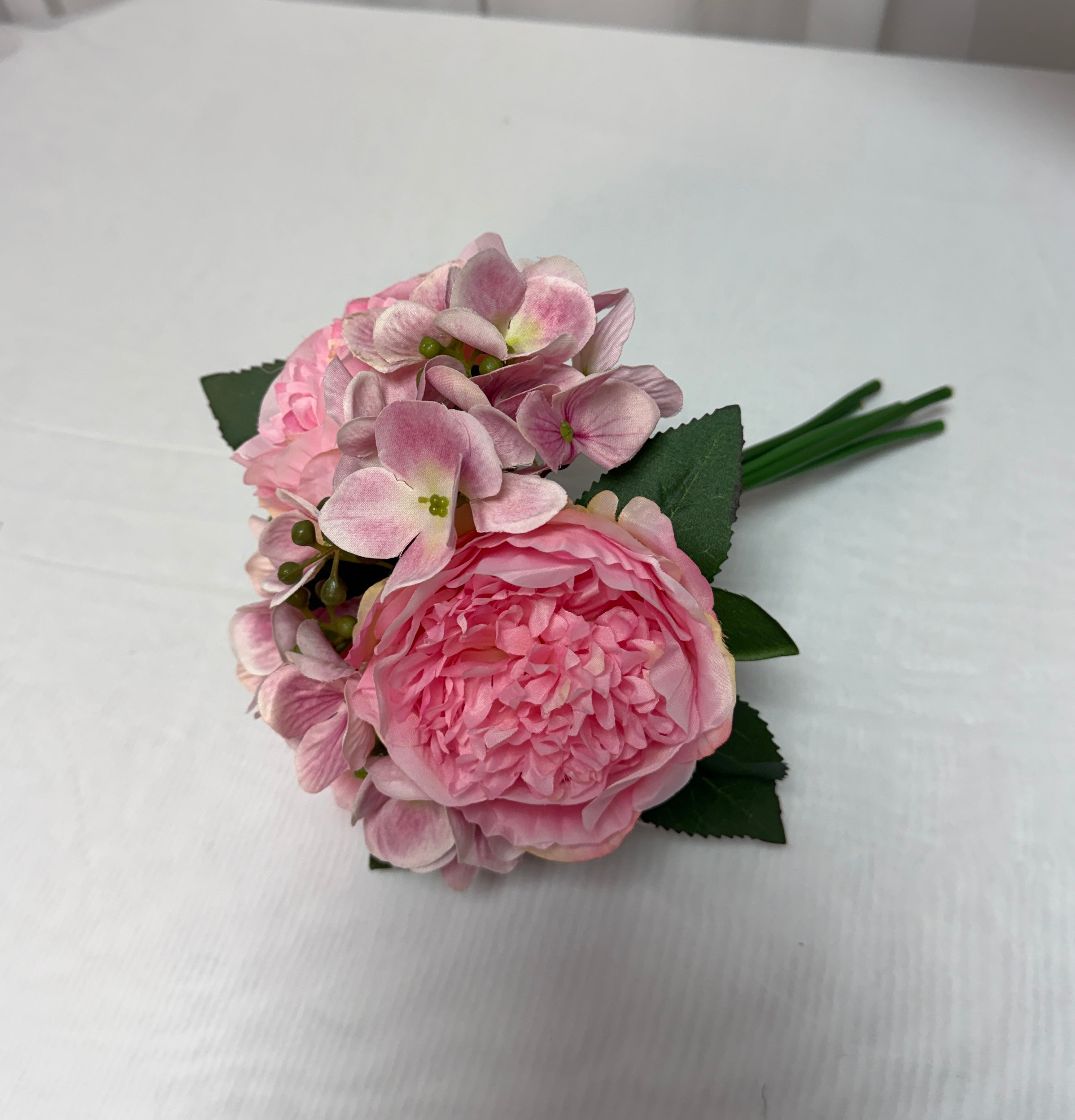 Buchet 3 Bujori Cu Hortensie Legati