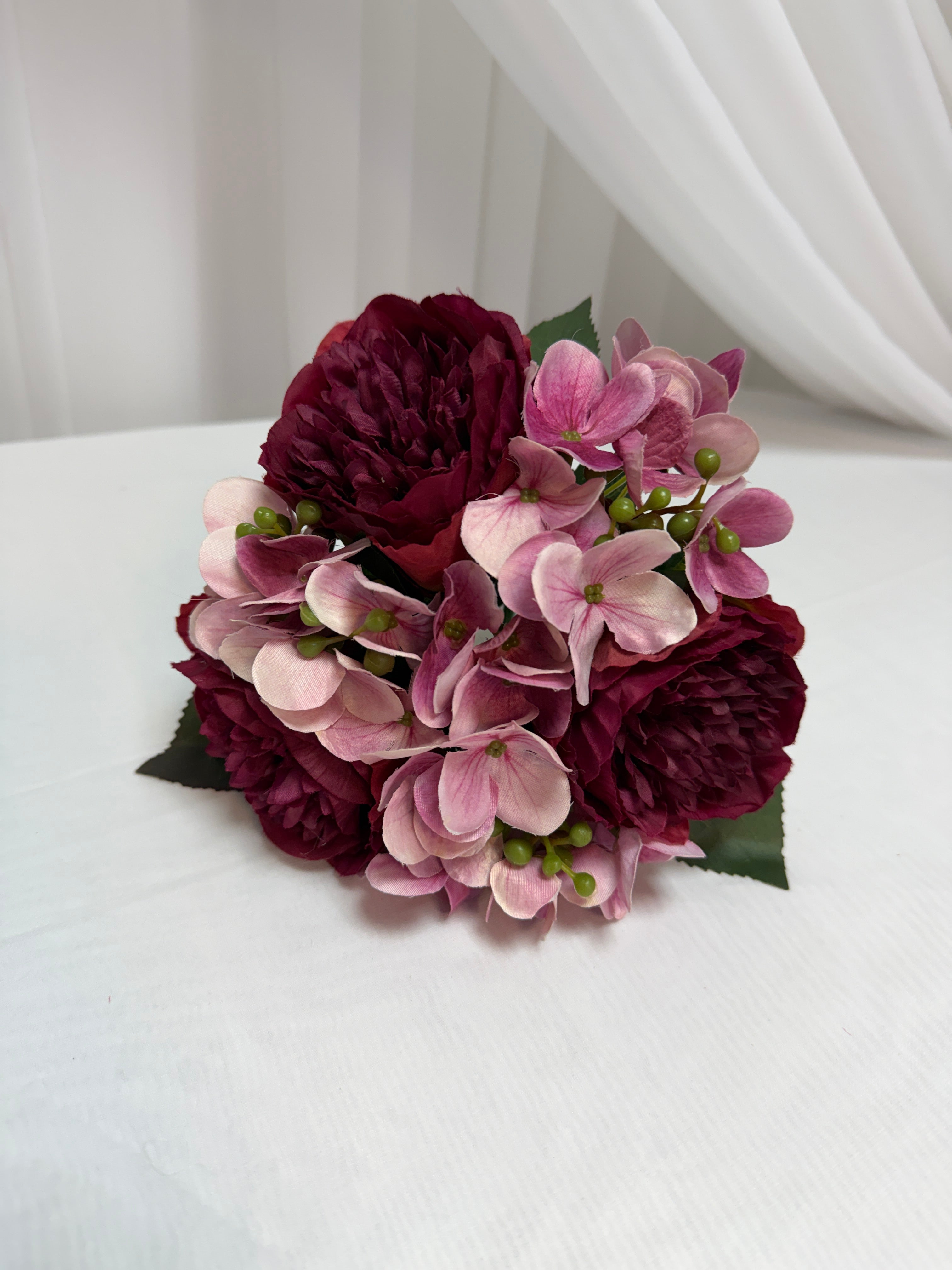 Buchet 3 Bujori Cu Hortensie Legati