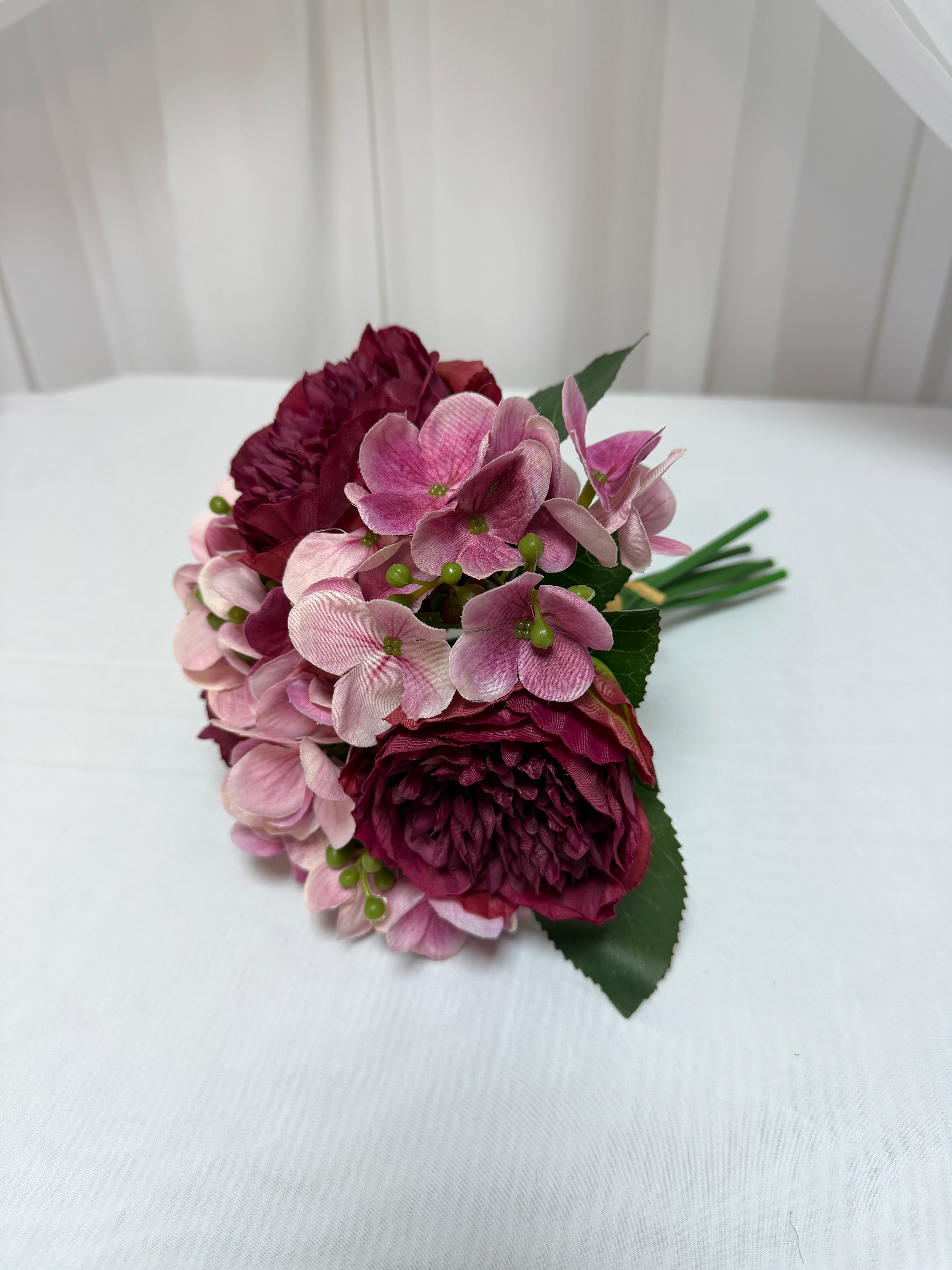 Buchet 3 Bujori Cu Hortensie Legati