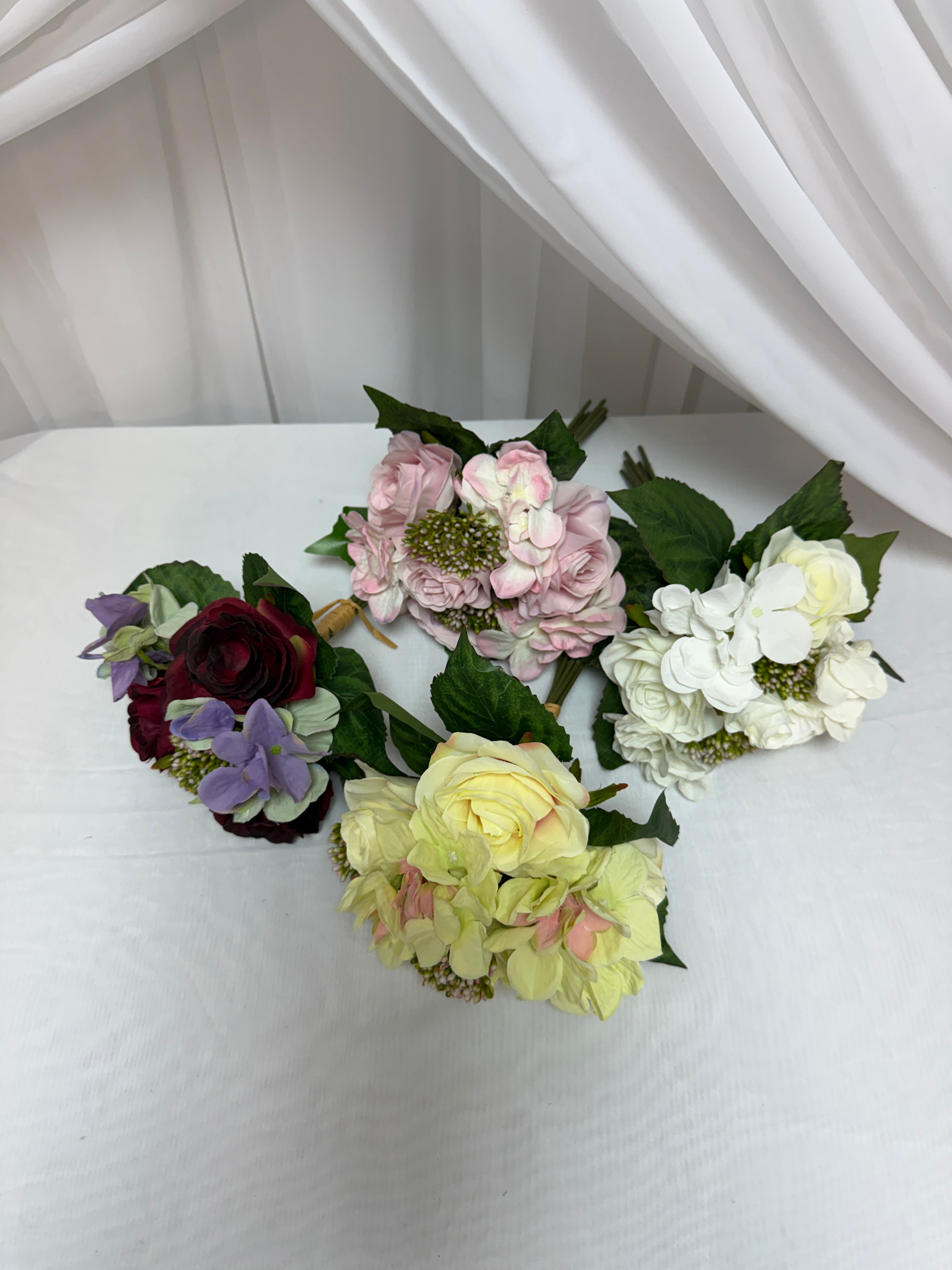 Trandafiri cu Hortensie Buchet Legat